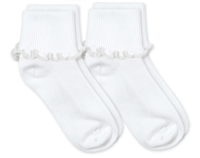 Girls classic turn cuff socks with a ripple edge accent on the edge of the turn cuff. Can be worn cuffed or uncuffed. Rib pattern on cuff and top of foot. Perfect for school, dressing up, pairing with mary janes and much more! Comes in a range of sizes to fit a newborn baby, infant, toddler all the way up to big girl sizes. Size large fits womens shoe size 6-9.
