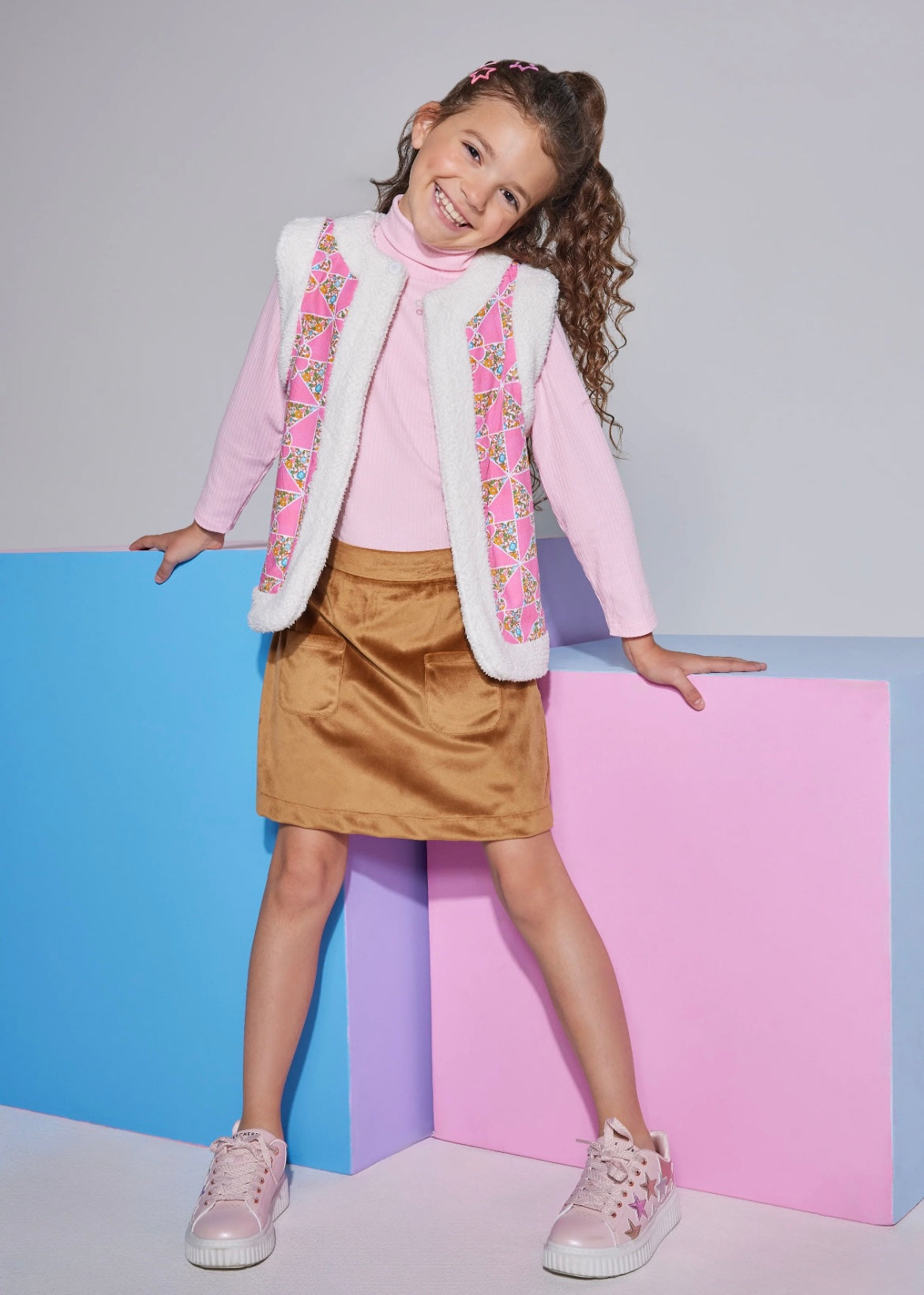 The Ribbed Turtleneck is a fall staple. With super soft cotton and just enough spandex for stretchy comfort the turtleneck is made for cold day play. Coming in an array of colors, the turtleneck makes mixes and matches into all of our BISBY favorites this season!